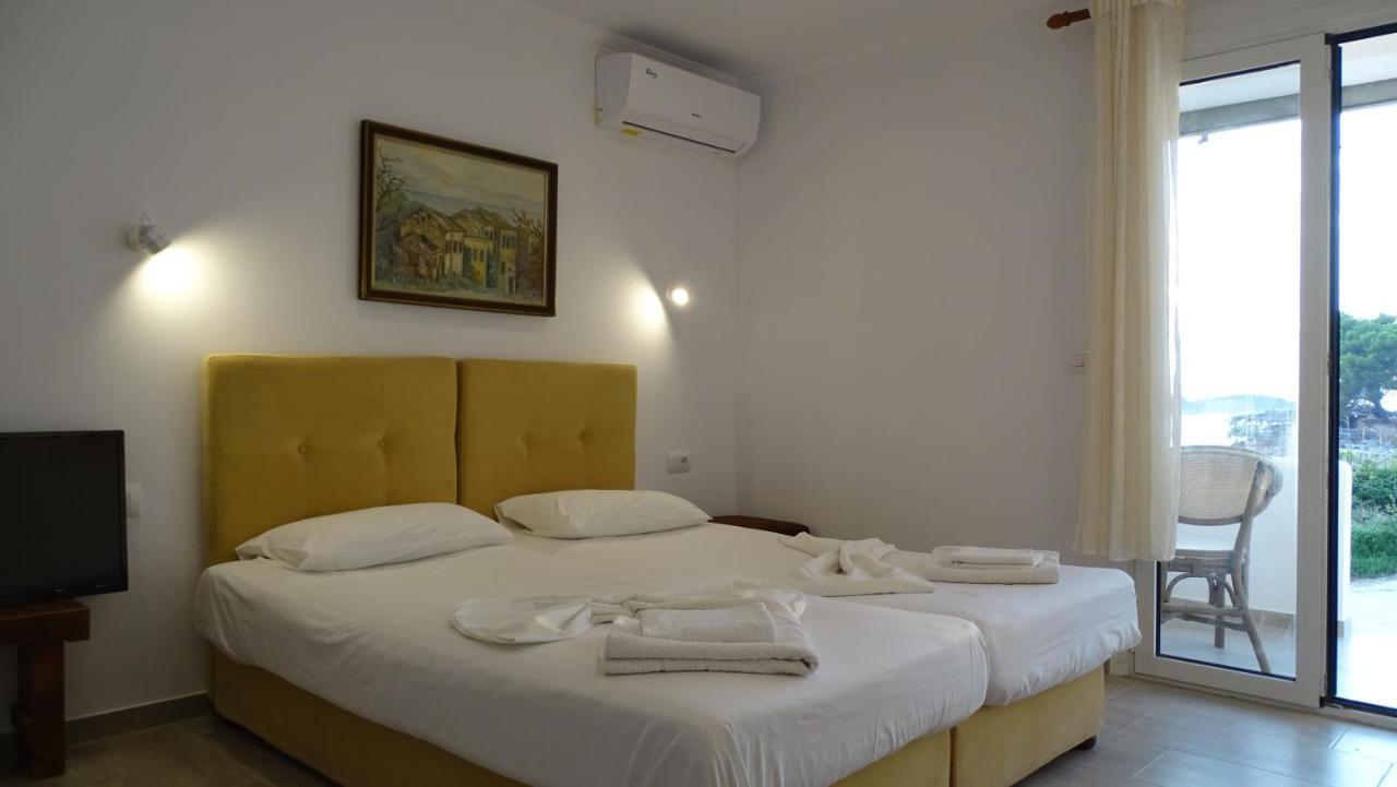 Petro'S Apartments คซามิล ภายนอก รูปภาพ
