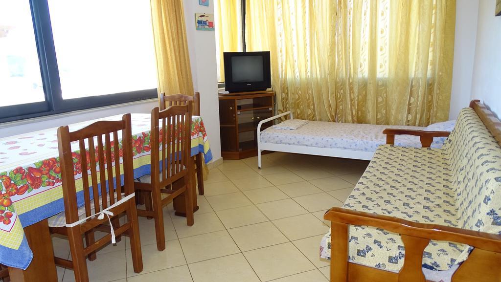 Petro'S Apartments คซามิล ภายนอก รูปภาพ