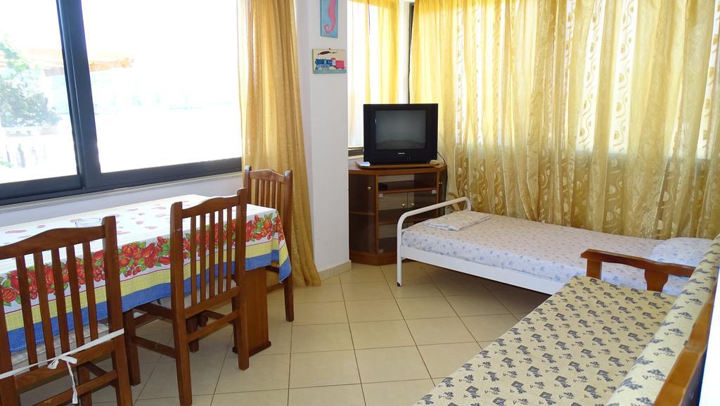 Petro'S Apartments คซามิล ภายนอก รูปภาพ