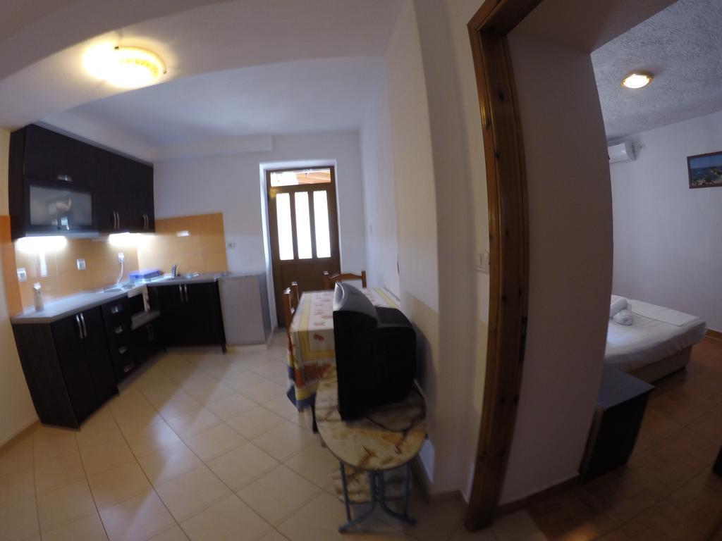 Petro'S Apartments คซามิล ภายนอก รูปภาพ